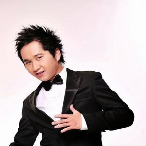 ดาวน์โหลดและฟังเพลง Người Yêu Ơi Em Là Ai พร้อมเนื้อเพลงจาก Bang Cuong