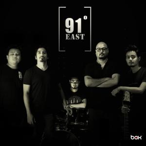 Dengarkan Hush lagu dari David Goldsmith dengan lirik