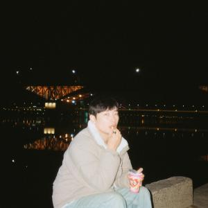 收聽SUNGHWI的다른 계절에서 (inst)歌詞歌曲