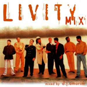 ดาวน์โหลดและฟังเพลง Felicidade พร้อมเนื้อเพลงจาก Livity