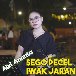 收聽Alvi Ananta的Sego Pecel Iwak Jaran (Akustik Koplo)歌詞歌曲