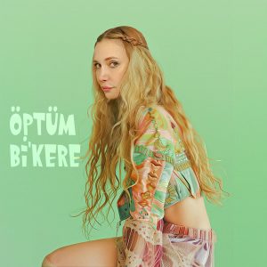 Listen to Öptüm Bi' Kere song with lyrics from Gökçe