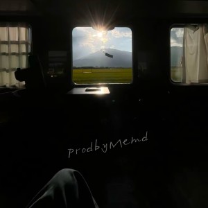 Dengarkan lagu 五月天（五月的天刚诞生的夏天） nyanyian ProdbyMend dengan lirik