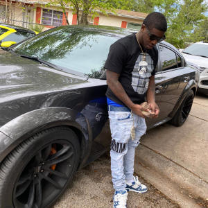 收聽Yonboutcash的Ballin (Explicit)歌詞歌曲