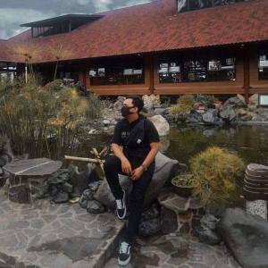 Listen to Jangan Berubah (Nacaltralala) song with lyrics from ST12