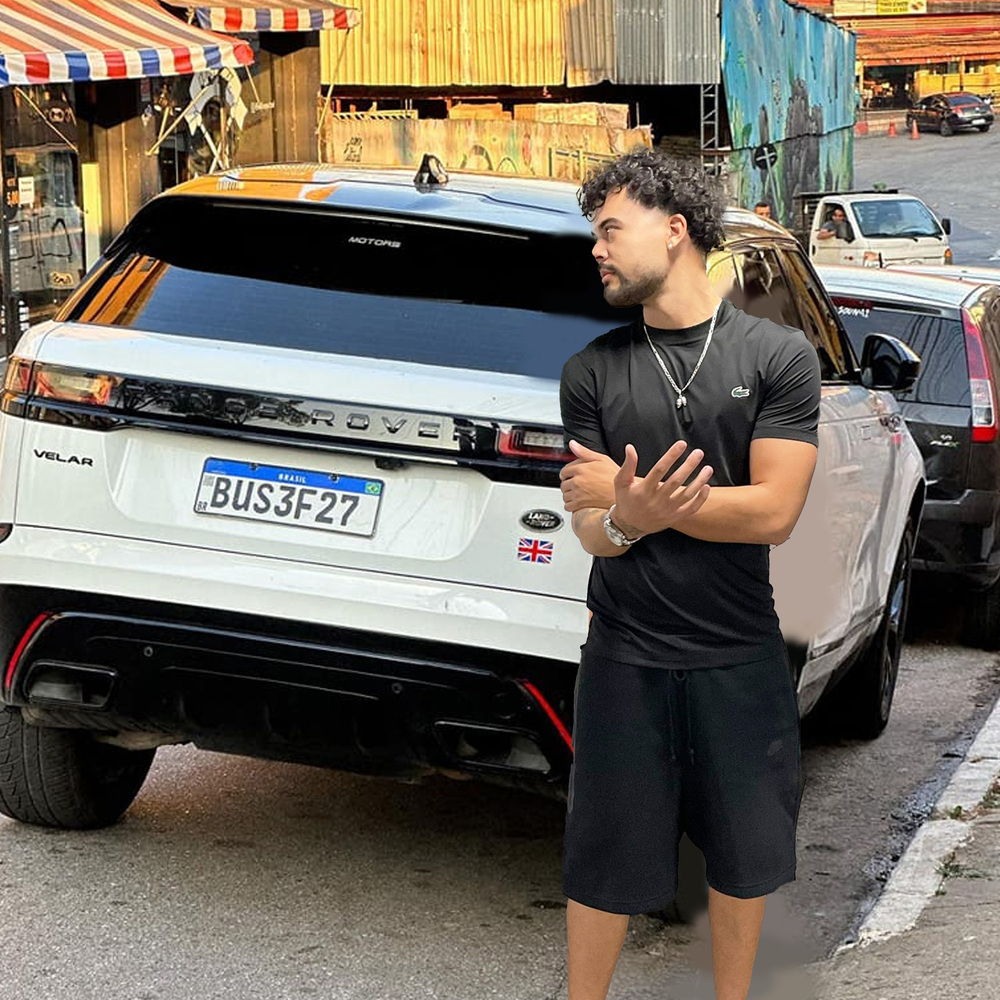 Ela pensa que é a Ultima bolacha do Pacote Vou comer todas outras até sua vez chegar (Explicit)