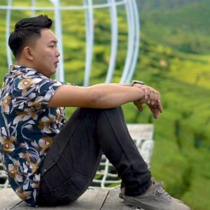 Listen to Kahanan Urep song with lyrics from Latief