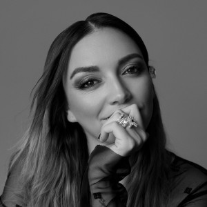 Listen to Déjala song with lyrics from Regina Blandón