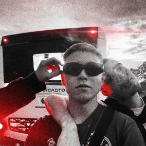 收聽ШПОРА的ЧЕ ТЫ СМОТРИШЬ (prod.by yungkrol1|Explicit)歌詞歌曲