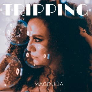 ดาวน์โหลดและฟังเพลง Tripping พร้อมเนื้อเพลงจาก Magdulia
