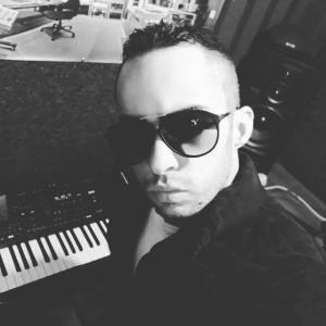 ดาวน์โหลดและฟังเพลง Eu amo ela พร้อมเนื้อเพลงจาก Leandro Perfeito