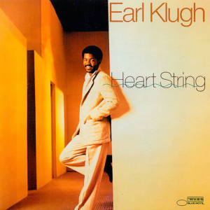 ดาวน์โหลดและฟังเพลง Heart String พร้อมเนื้อเพลงจาก Earl Klugh