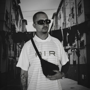 收聽Kr0nik的Malas decisiones歌詞歌曲