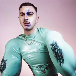 收聽SONIKKU的Sweat (SOPHIE Remix)歌詞歌曲