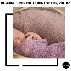 Dengarkan lagu Loving Moments With Mother nyanyian Audrey Cole dengan lirik