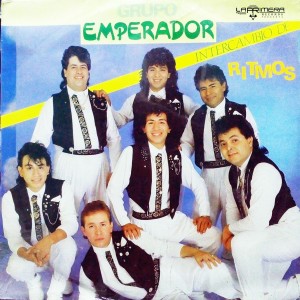 收聽Grupo Emperador的Veinte Años歌詞歌曲