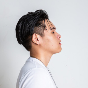 Dengarkan lagu Life So Hard (Explicit) nyanyian HK dengan lirik
