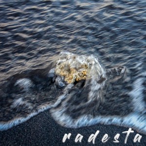 Listen to Maafkan song with lyrics from Radesta