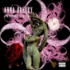 收聽Anna Oakley的Hypnotized (Explicit)歌詞歌曲