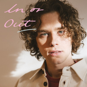 ดาวน์โหลดและฟังเพลง In or Out พร้อมเนื้อเพลงจาก Jens