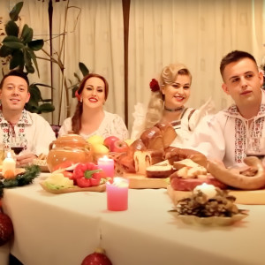 Listen to Așa-I De Sărbători song with lyrics from Aurora Mihai