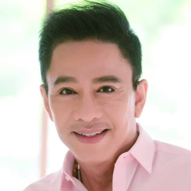 สุรชัย สมบัติเจริญ