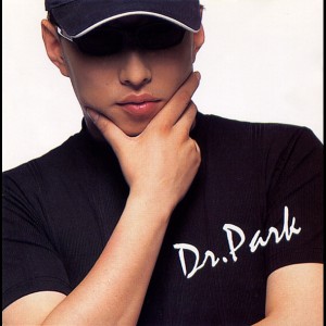 Dengarkan lagu 傻瓜呀(夜) (Remix) nyanyian 朴明秀 dengan lirik