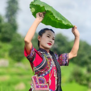 Listen to 我在思念你 (完整版) song with lyrics from 李沙克