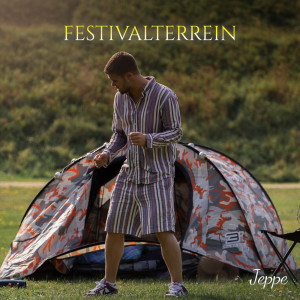 ดาวน์โหลดและฟังเพลง Festivalterrein (Explicit) พร้อมเนื้อเพลงจาก Jeppe