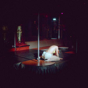 收聽Sara Ciara的Van Binnen Kap<>t歌詞歌曲