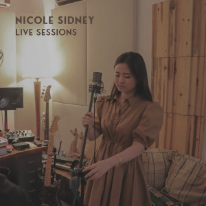 收听Nicole Sidney的Queen of Disaster (Cover Version)歌词歌曲