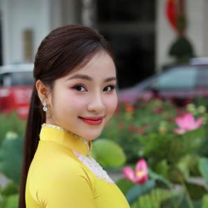 收聽Nguyễn Thạch Thảo的Mashup Hello Việt Nam & Một Vòng Việt Nam歌詞歌曲
