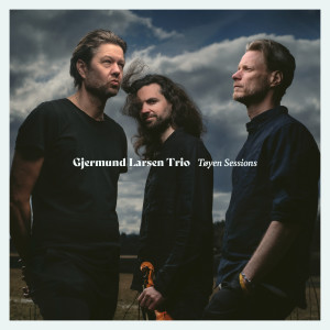 Listen to Blå song with lyrics from Gjermund Larsen Trio