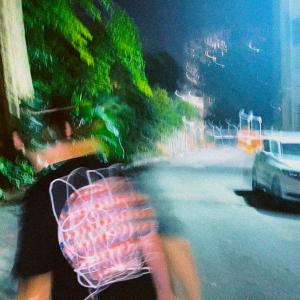 收聽WHULFUDS的couch (feat. gels & khei)歌詞歌曲