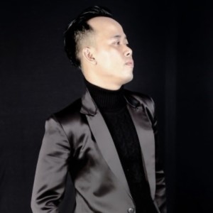Dengarkan lagu Kekasih Bayangan (Cover Version) nyanyian Ase Adrian dengan lirik