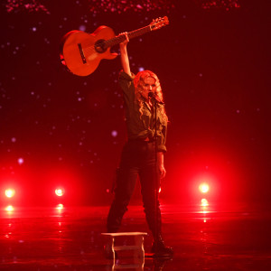 Dengarkan lagu No War nyanyian Elis Lovric dengan lirik