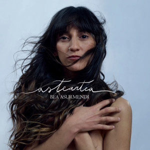 ดาวน์โหลดและฟังเพลง LOLA พร้อมเนื้อเพลงจาก Bea Asurmendi