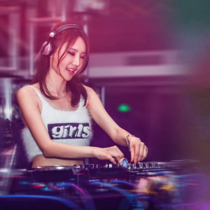 Dengarkan 三生石下 (Dj Remix 慢摇版) lagu dari Zax 杰斯 dengan lirik