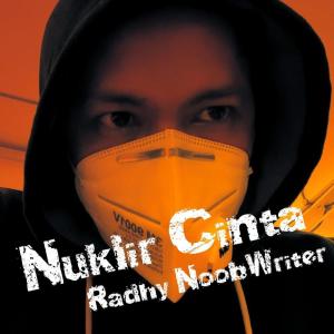 Dengarkan lagu Nuklir Cinta nyanyian Radhy NoobWriter dengan lirik