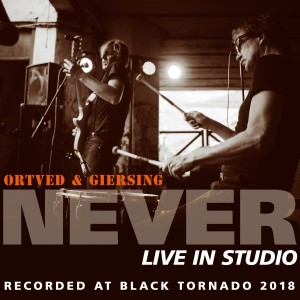 收聽Never Ortved & Giersing的Vu (Live) (Explicit) (Live|Explicit)歌詞歌曲