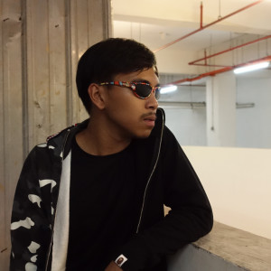 Listen to Dekat Puchong song with lyrics from Roti