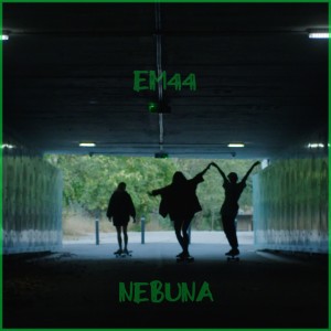 收聽EM44的Nebuna歌詞歌曲