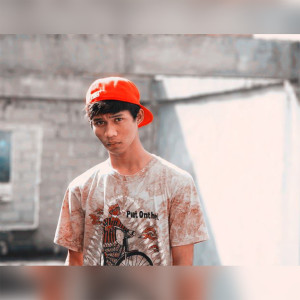 Listen to Pelangi Sekilas song with lyrics from Dash Uciha