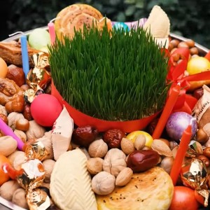 Listen to Qarşılayaq Novruzu song with lyrics from Aygün Səmədzadə