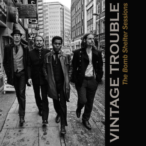 ดาวน์โหลดและฟังเพลง Total Strangers พร้อมเนื้อเพลงจาก Vintage Trouble