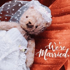 ดาวน์โหลดและฟังเพลง We're Married พร้อมเนื้อเพลงจาก Groovybee