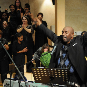 ดาวน์โหลดและฟังเพลง We Lift You Up พร้อมเนื้อเพลงจาก Keith F Childress