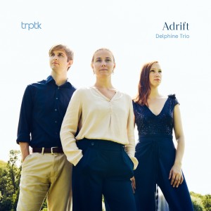 Dengarkan lagu Oblivion nyanyian Delphine Trio dengan lirik