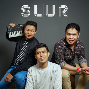 Dengarkan You're My World lagu dari Slur dengan lirik