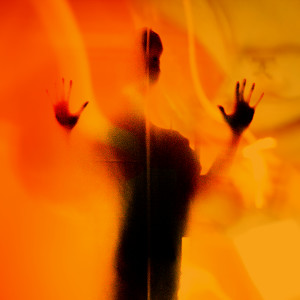 收聽Haben Godefa的Hollow (Explicit)歌詞歌曲